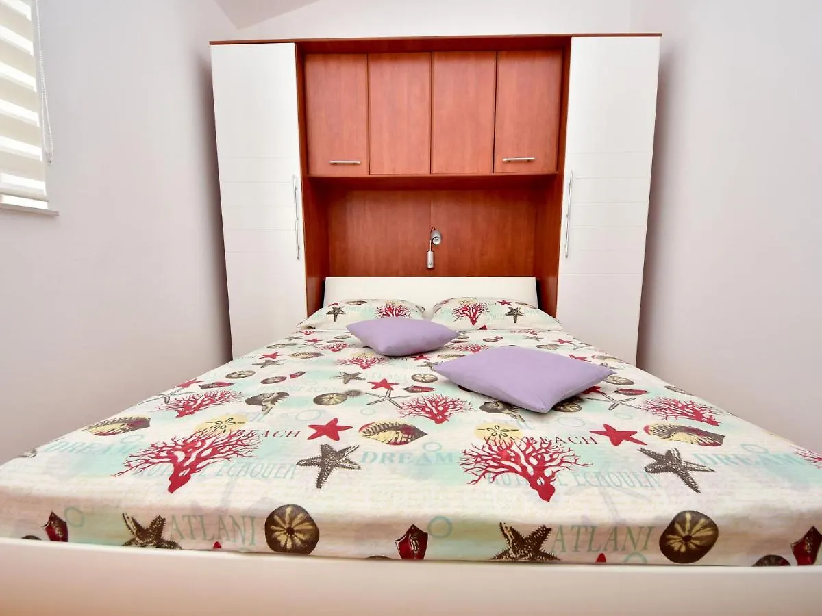 Cozy Holiday Home In Krusevo With Garden