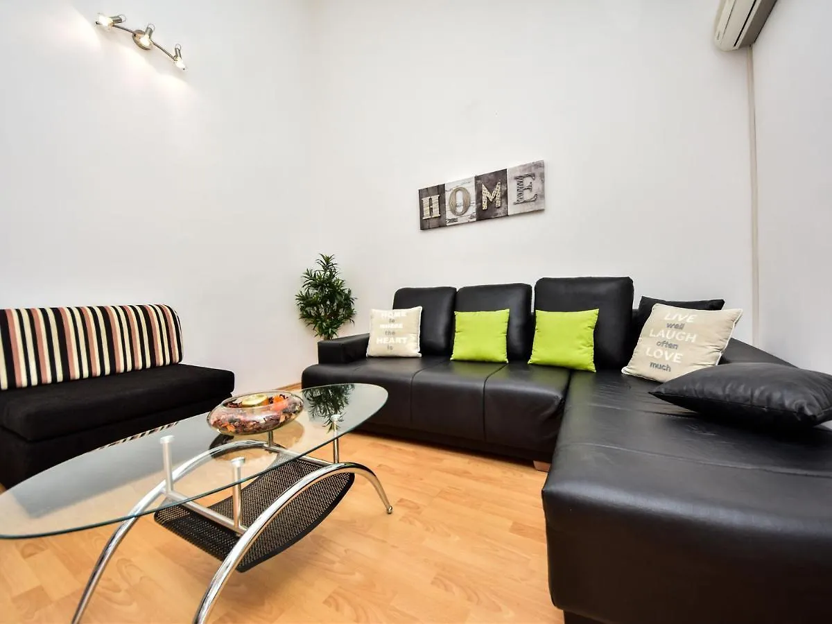 Cozy Holiday Home In Krusevo With Garden 0*, Krusevo (Zadar)