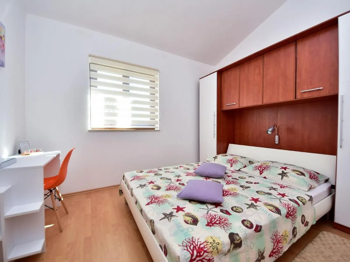 Cozy Holiday Home In Krusevo With Garden